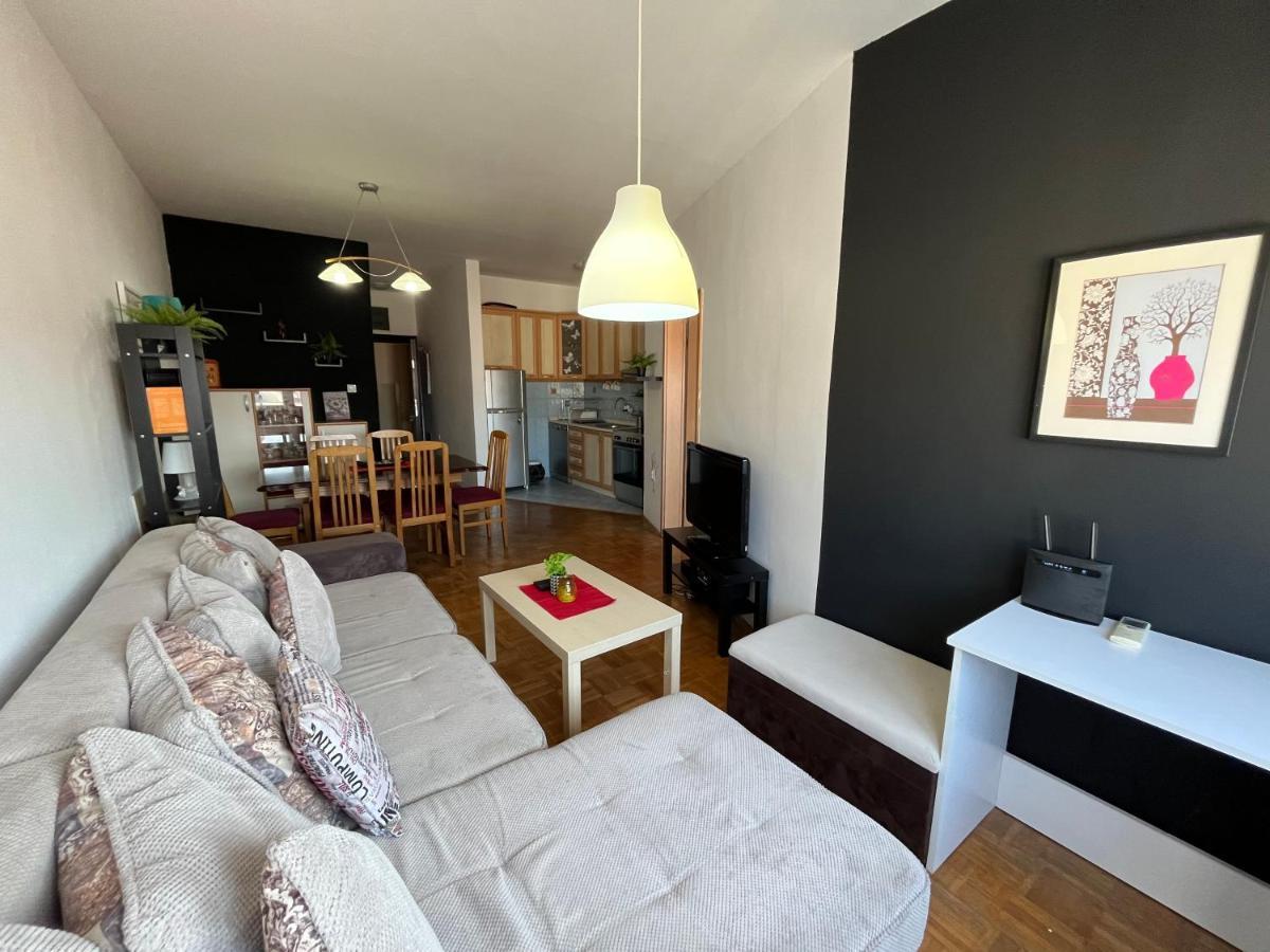 Mickitos Hostel & Apartments Skopje Bilik gambar